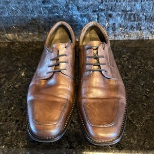 Men’s Banana Republic brown leather shoes, size 11. Great Condition.